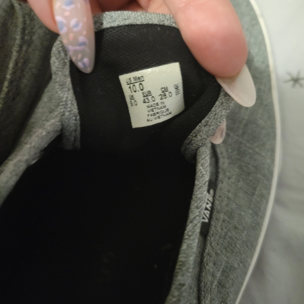 Vans - Picture 2 of 5